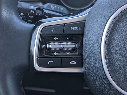 Certified 2022 Kia Sorento SX image 22