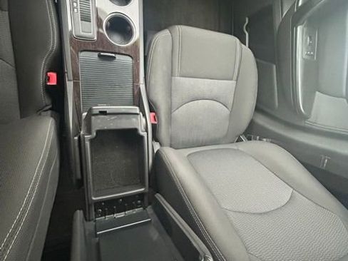 Used 2017 Chevrolet Traverse LT image 19