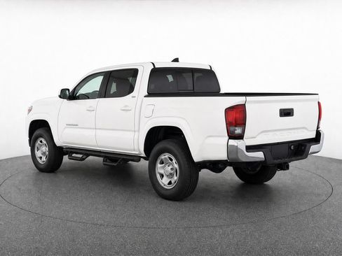 Used 2022 Toyota Tacoma SR5 RWD image 3