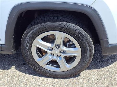 Used 2024 Jeep Compass Latitude AWD/4WD image 26