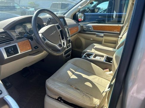Used 2008 Chrysler Town & Country Limited w/ Entertainment Group #3 FWD image 19