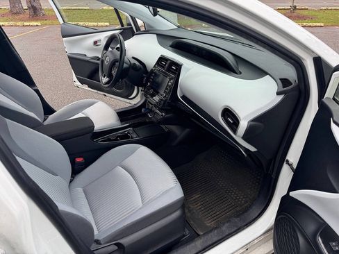 Used 2021 Toyota Prius Prime LE FWD image 13