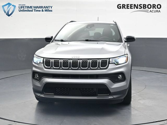 Used 2023 Jeep Compass Latitude w/ Sun and Sound Group AWD/4WD image 13