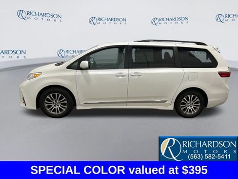 Used 2018 Toyota Sienna XLE w/ XLE Navigation Package image 2