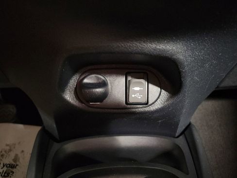 Used 2015 Toyota Yaris L FWD image 17