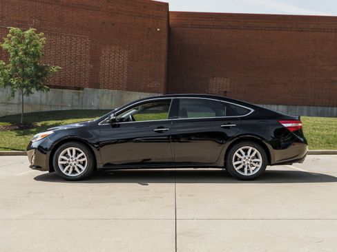 Used 2015 Toyota Avalon XLE Premium FWD image 6