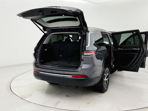 Used 2023 Jeep Grand Cherokee L Limited w/ Luxury Tech Group II AWD/4WD image 33