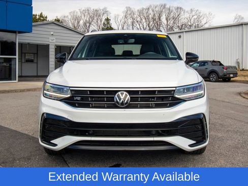 Used 2024 Volkswagen Tiguan SE R-Line image 3