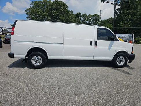 Used 2017 Chevrolet Express 3500 Extended RWD image 24