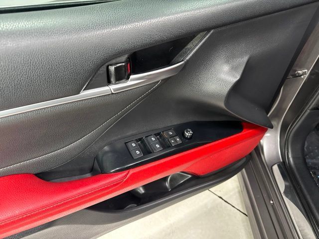Used 2018 Toyota Camry XSE FWD image 11