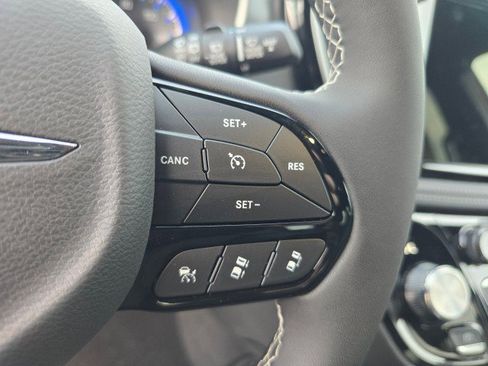 New 2026 Chrysler Pacifica Select image 30