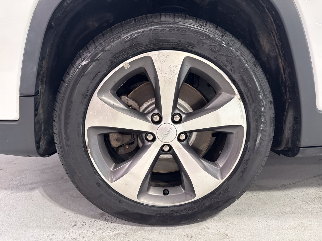 Used 2020 Jeep Cherokee Limited FWD image 43