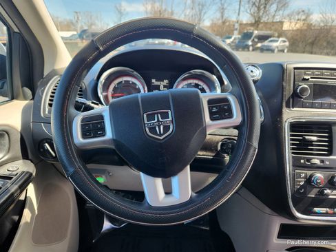 Used 2013 Dodge Grand Caravan SXT w/ Rear Park Assist Pkg image 43