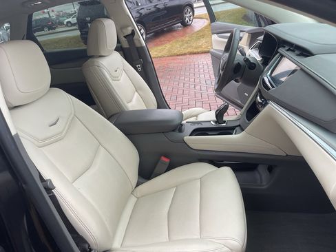 Used 2017 Cadillac XT5 Luxury w/ Driver Awareness Package image 29