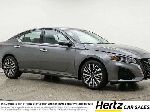 Used 2025 Nissan Altima 2.5 SV image 1