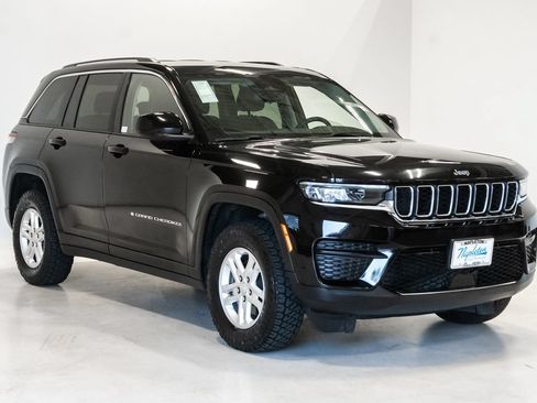 Used 2023 Jeep Grand Cherokee Laredo AWD/4WD image 6