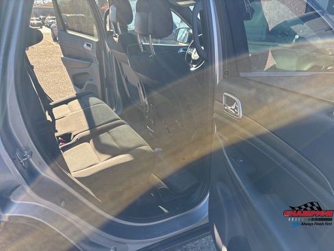 Used 2018 Jeep Grand Cherokee Laredo image 25