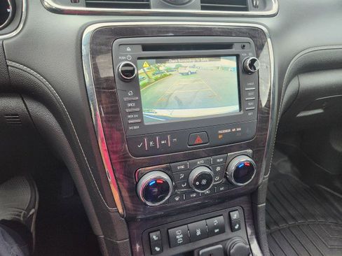 Used 2017 Buick Enclave Leather image 6