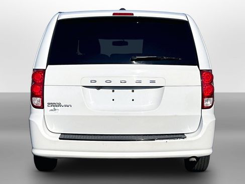 Used 2017 Dodge Grand Caravan SE FWD image 4