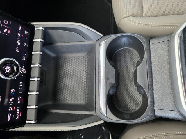Used 2025 GMC Terrain Elevation w/ Elevation Premium Package FWD image 11