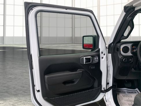 Used 2025 Jeep Wrangler Sport S image 18