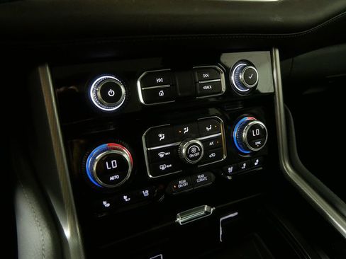 Used 2021 GMC Yukon XL Denali w/ Denali Ultimate Package AWD/4WD image 31
