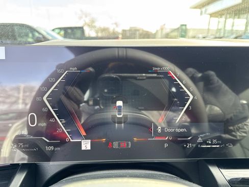 New 2026 BMW 550e xDrive w/ Premium Package image 33