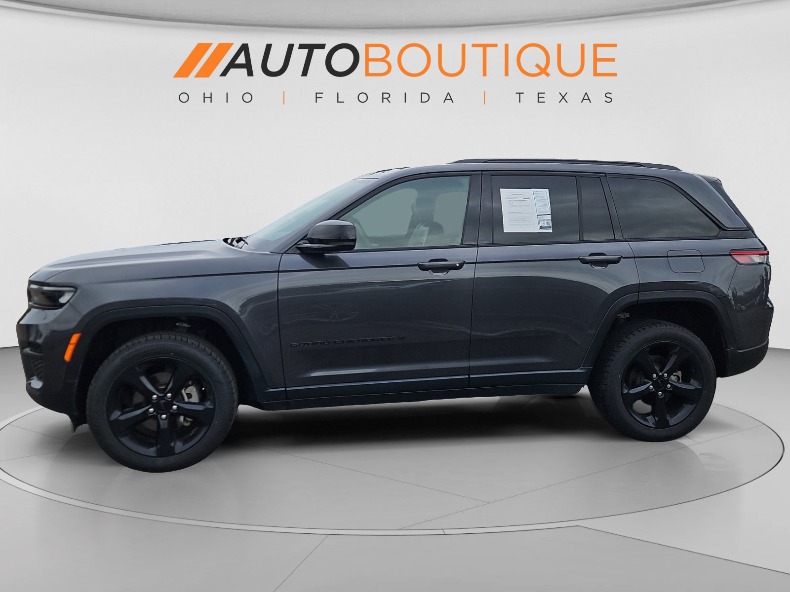 Used 2022 Jeep Grand Cherokee Altitude AWD/4WD image 2