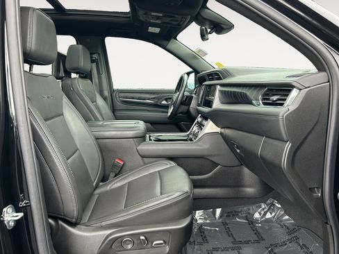 Used 2024 GMC Yukon XL Denali w/ Advanced Technology Package AWD/4WD image 10