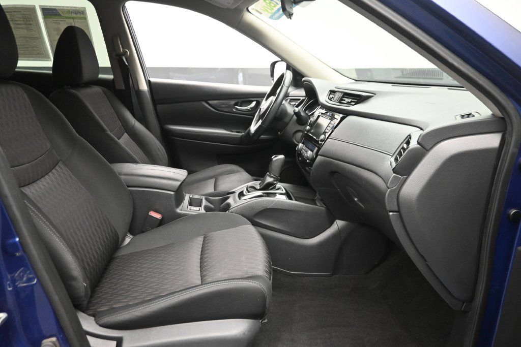 Used 2018 Nissan Rogue SV w/ Premium Package AWD/4WD image 9
