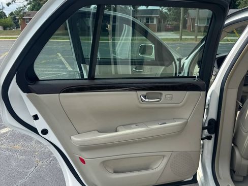 Used 2011 Cadillac DTS Luxury FWD image 15