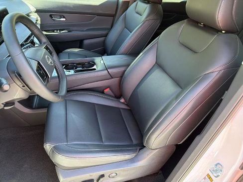 Certified 2025 Nissan Murano SV w/ Cargo Package AWD/4WD image 17