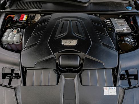 Used 2019 Porsche Cayenne S image 44