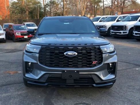 Used 2025 Ford Explorer ST image 6