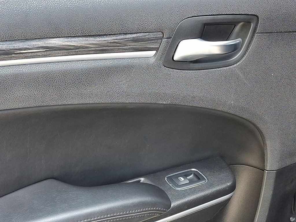 Used 2019 Chrysler 300 Touring AWD/4WD image 15