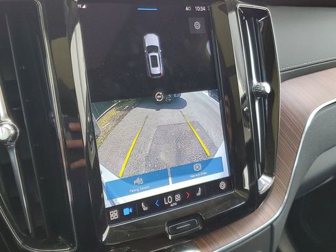 Certified 2023 Volvo XC60 B5 Ultimate w/ Protection Package image 24