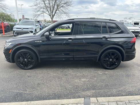 Certified 2022 Volkswagen Tiguan SE R-Line image 4