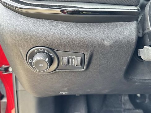 Used 2025 Jeep Compass Trailhawk AWD/4WD image 32
