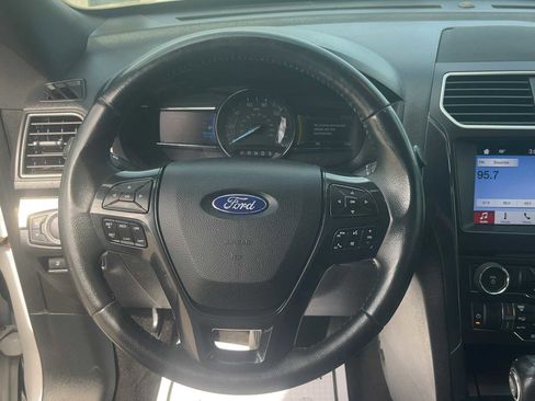 Used 2019 Ford Explorer XLT w/ Equipment Group 201A FWD image 16