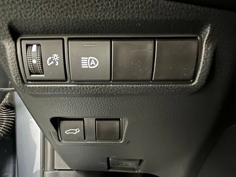 Used 2023 Toyota Corolla Cross XLE w/ Convenience Package AWD/4WD image 38