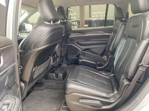 Used 2021 Jeep Grand Cherokee L Limited AWD/4WD image 11