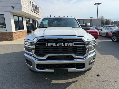 Used 2025 RAM 3500 Tradesman w/ Chrome Appearance Group image 9