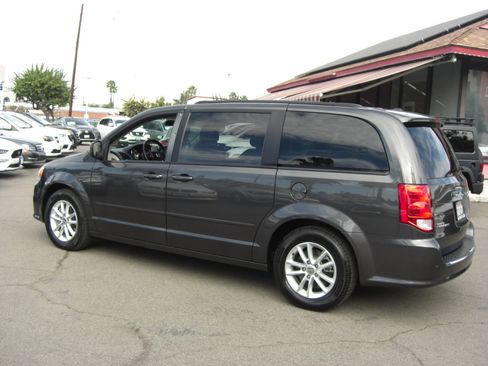 Used 2016 Dodge Grand Caravan SXT image 11