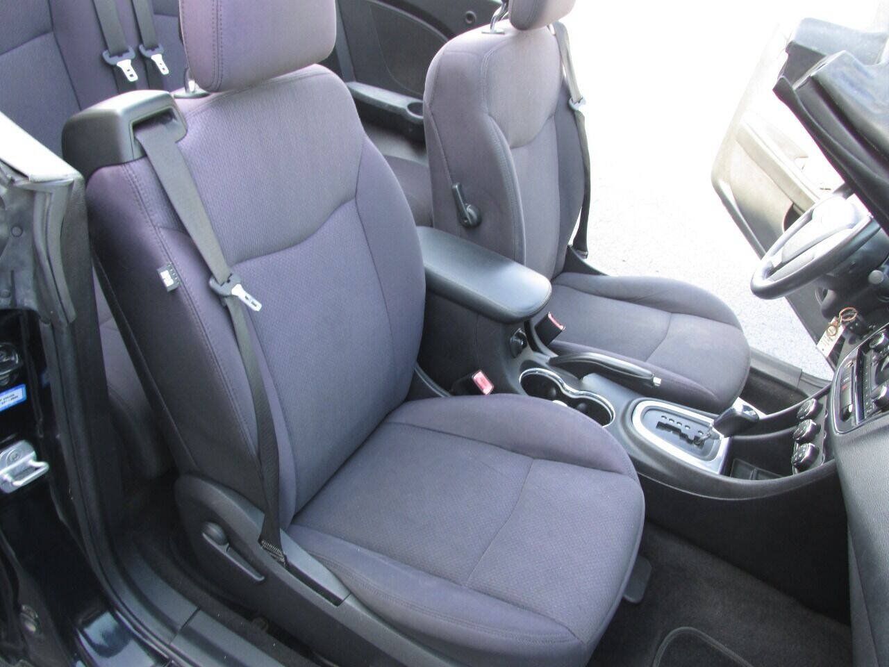 Used 2013 Chrysler 200 Touring FWD image 13