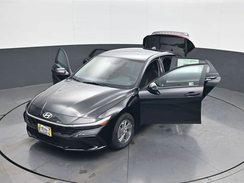 New 2026 Hyundai Elantra SE image 30