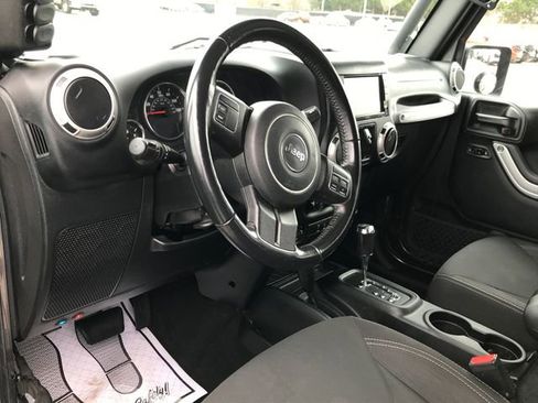 Used 2018 Jeep Wrangler Unlimited Sahara image 4