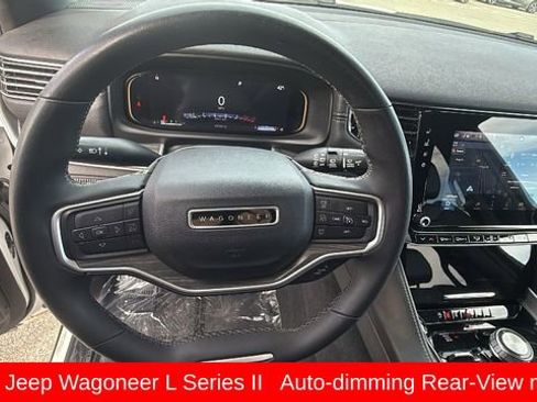 Used 2023 Jeep Wagoneer L Series II image 18