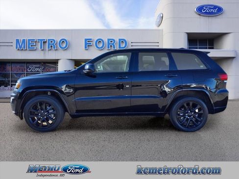 Used 2021 Jeep Grand Cherokee Laredo X image 7