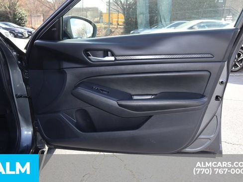 Used 2024 Nissan Altima 2.5 SV FWD image 27