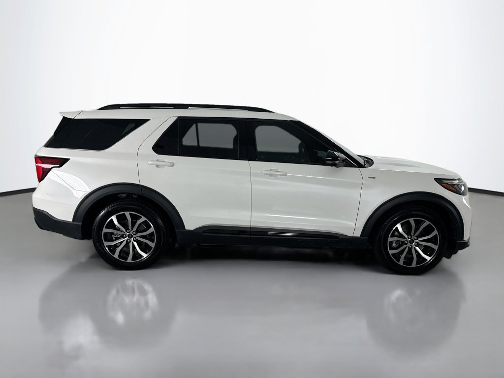 Used 2025 Ford Explorer ST-Line RWD image 4